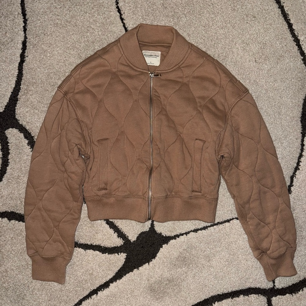 ABERCROMBIE & FITCH Onion Quilted Bomber - Picture 3 of 4